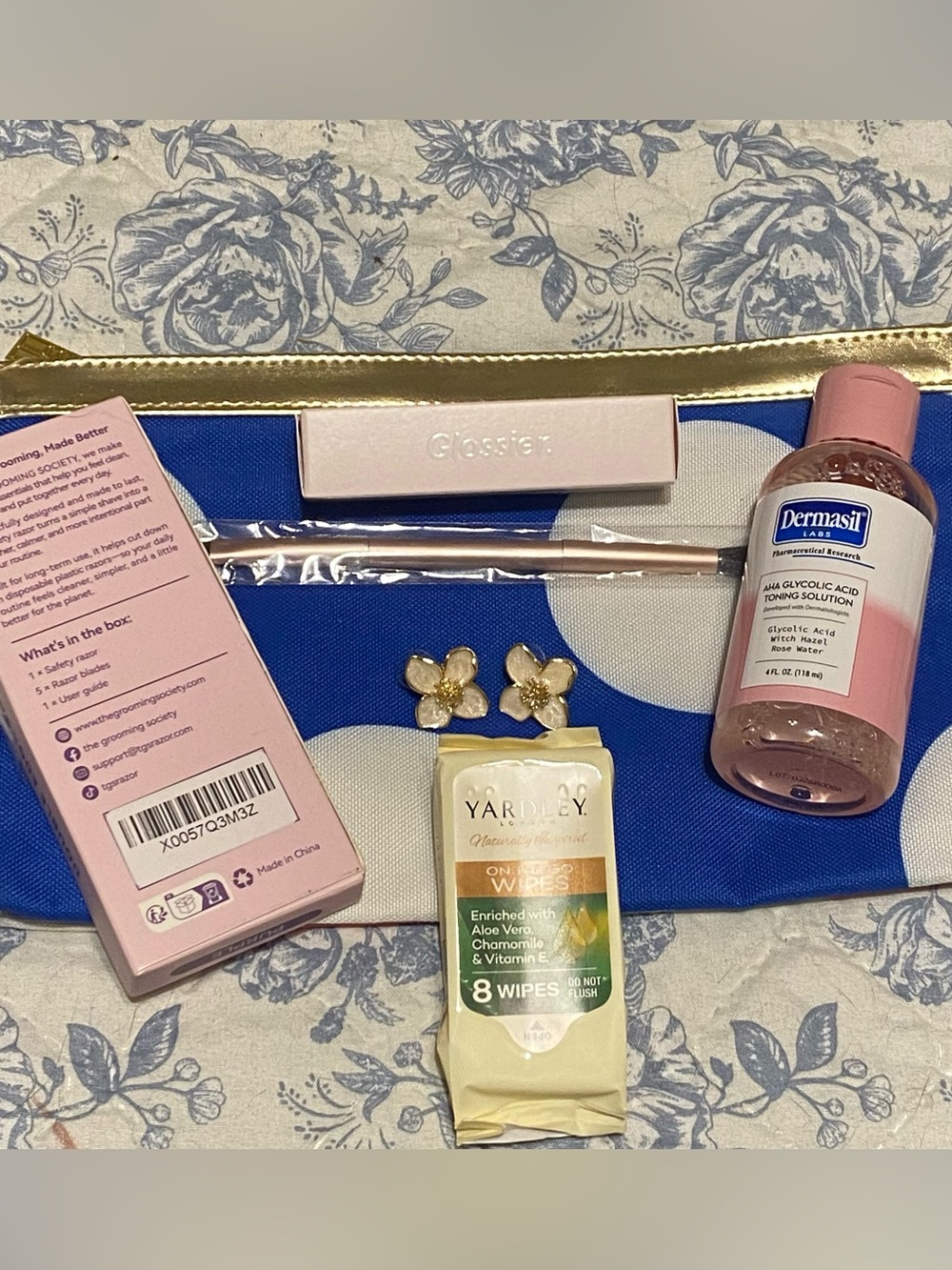 Beauty Gift Set - Picture 3 of 3